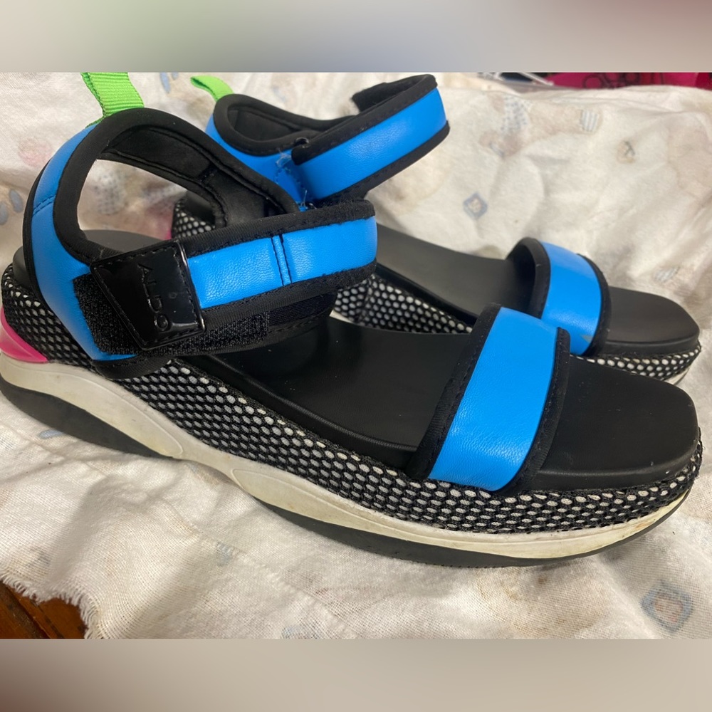 Aldo Women’s sandals w/Velcro strap used us size 9